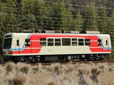「三陸鉄道カラー」車両を運行しています